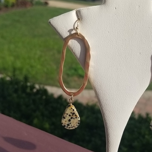 Gold and real stone oblong earrings - Picture 2 of 2